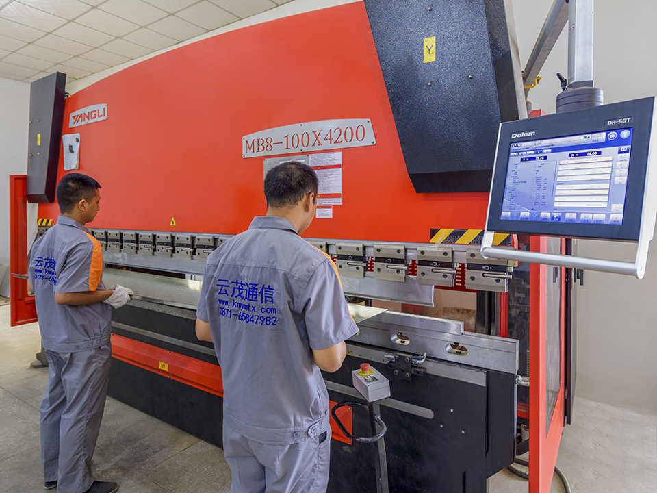 生產(chǎn)機(jī)柜和設(shè)備殼體是鈑金加工還是機(jī)加工