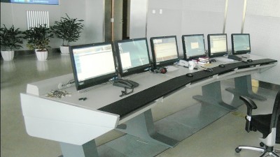 安防工程建設中除了監控桿、操作臺還需要采購什么配套設備？