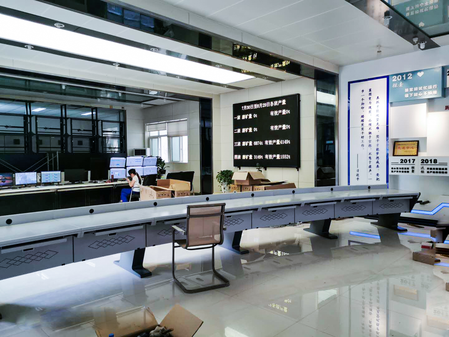 選擇云茂體驗專業(yè)級監(jiān)控指揮操作臺！