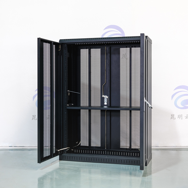大型設(shè)備機柜定制